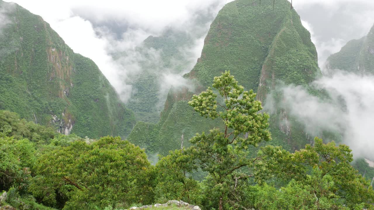pequeño clip de las montañas de machu picchu, perú
