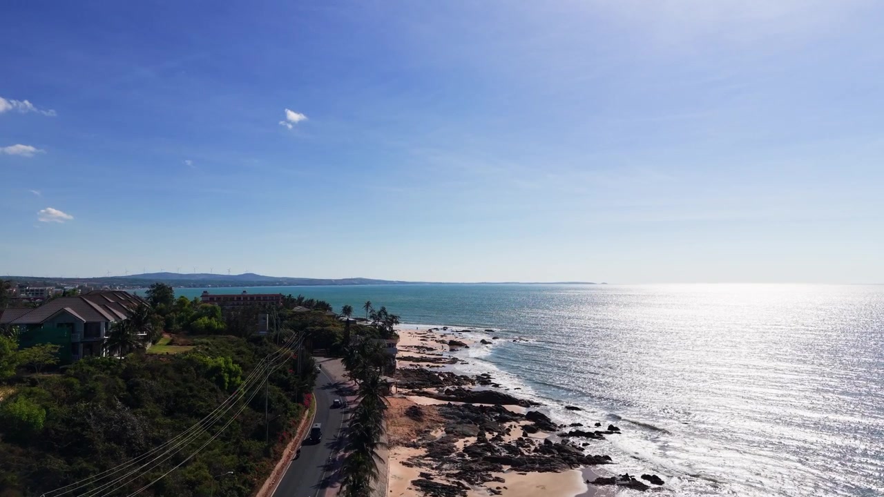 Explore Phan Thiết, Bình Thuận com uma vista deslumbrante de drone da costa e da área circundante