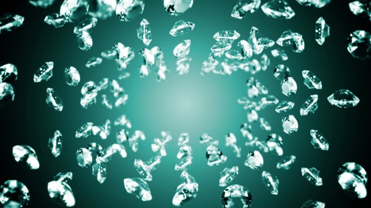 Molti diamanti gioiello che volano su sfondo verde smeraldo. Brillante trasparente, Gemma preziosa. Animazione 3D di un diamante brillante che ruota. Animazione in loop.