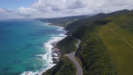 Hermosa-Carretera-Costera-Y-Viaje-A-Lo-Largo-De-La-Costa-Escarpada