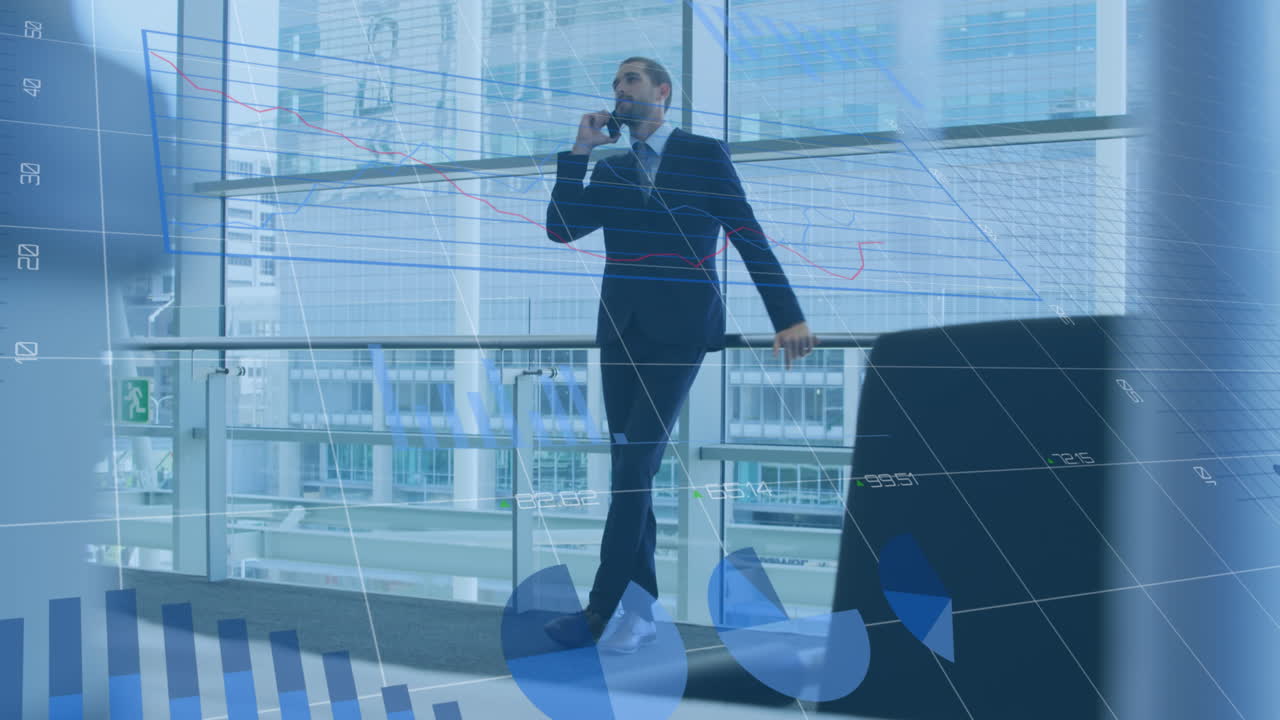 Animazione di dati finanziari e grafici su uomo d'affari caucasico che usa lo smartphone