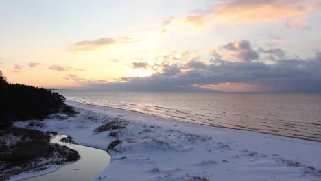 Colorful-Winter-Sunset-on-the-Shore-of-the-Gulf-of-Riga-in-Latvia-Saulkrasti-White-Dune