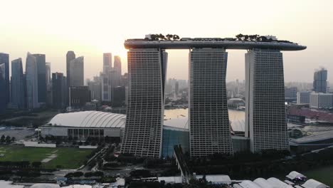 Impresionante-Película-Aérea-Del-Centro-De-Singapur