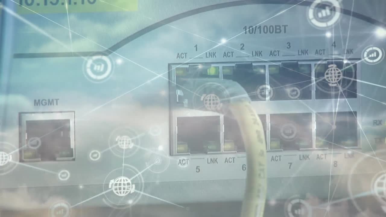 animación de nubes y red de conexiones con iconos sobre la sala del servidor