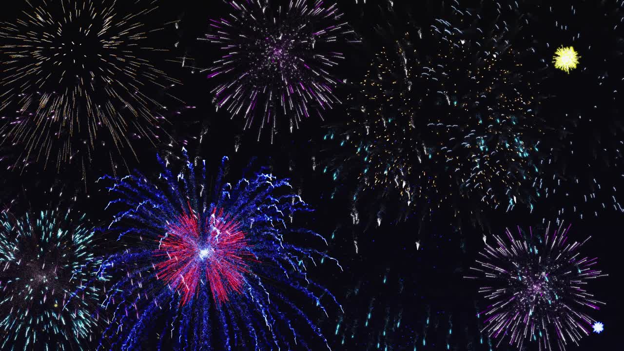 fuegos artificiales coloridos en el cielo nocturno