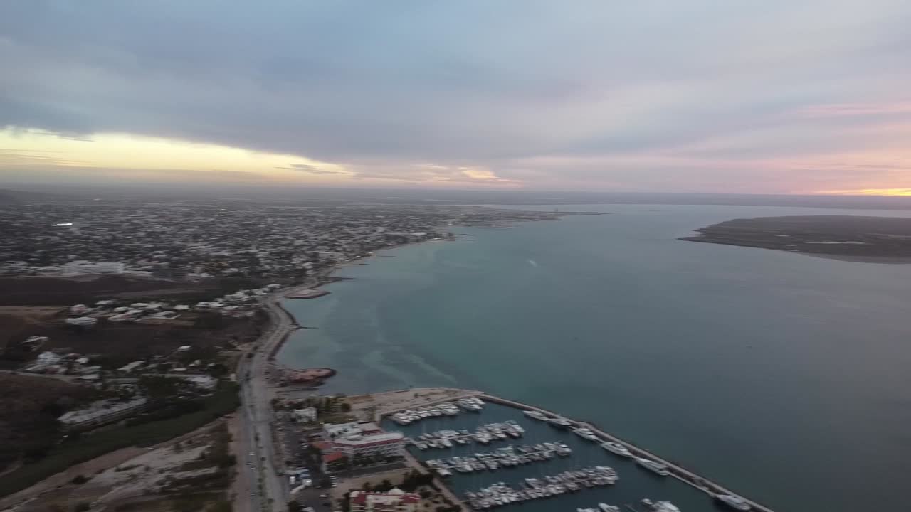 baja california sur visto desde el cerro calavera al atardecer, la paz en méxico