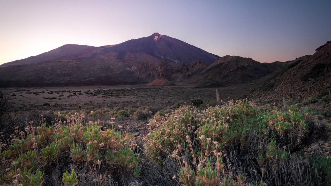puesta de sol en el parque nacional del teide, tenerife, islas canarias