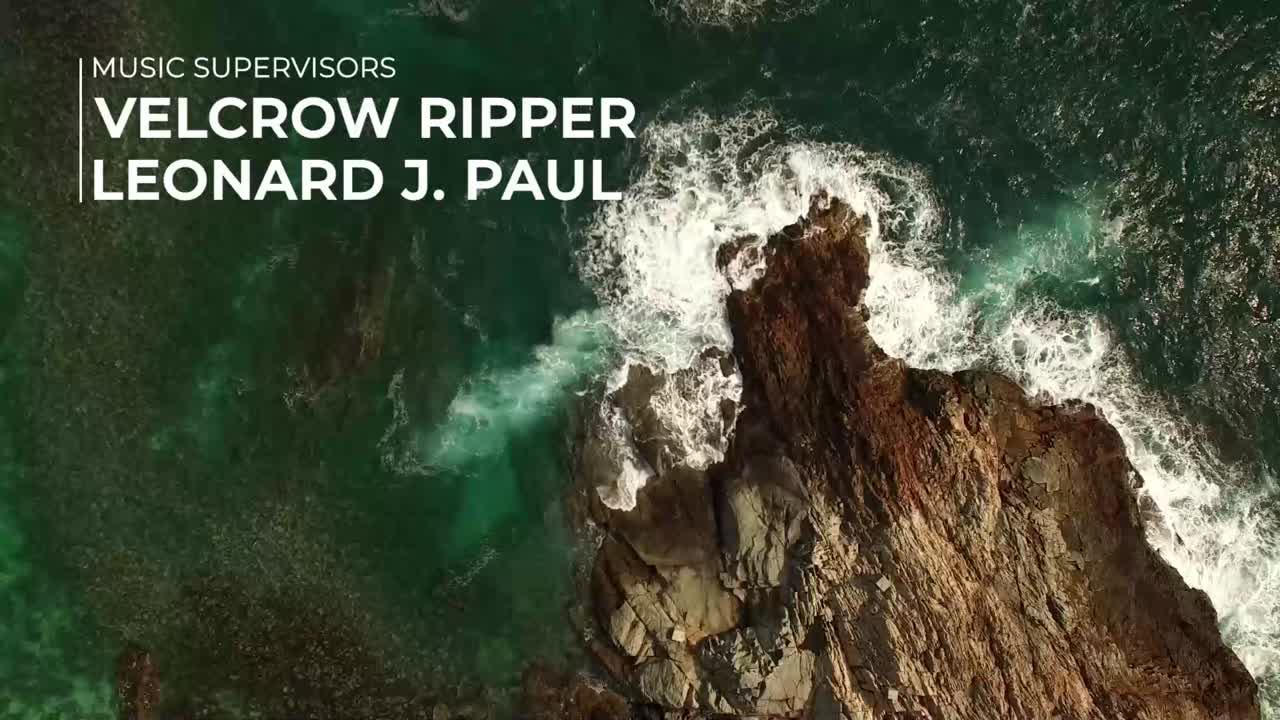 안개가 가득한 산악 풍경