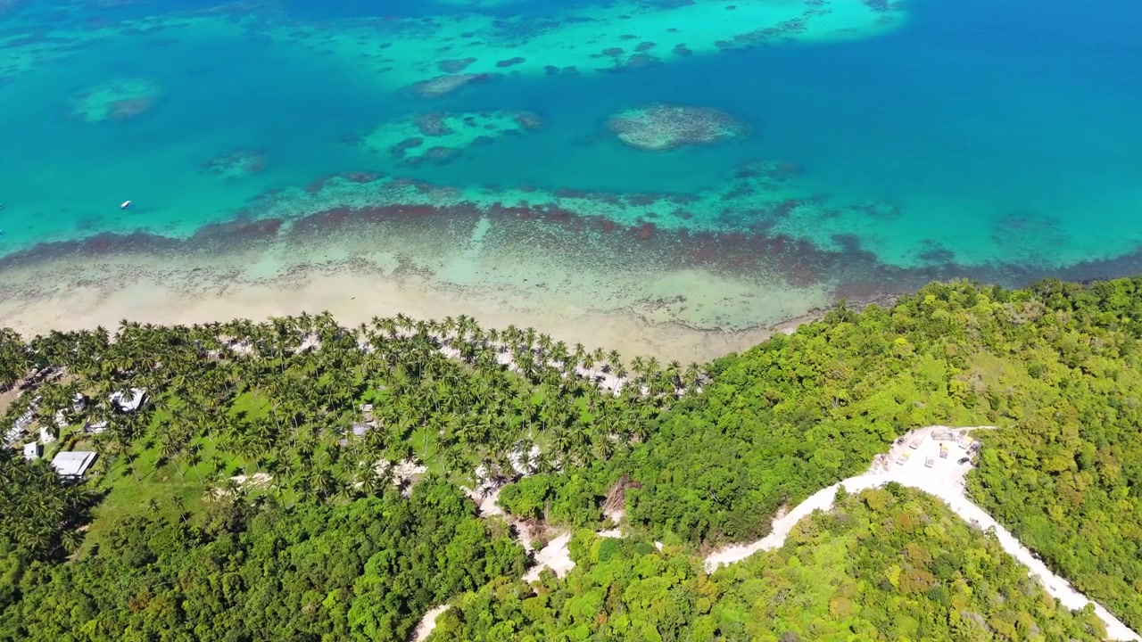 Palawan, Filippinerne - Droneoptagelse af uberørt strand og grønne områder