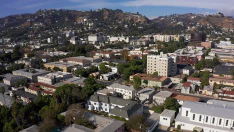 toma panorámica aérea baja de west hollywood