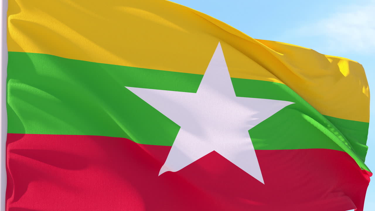 Lá cờ Myanmar tung bay trong gió trên nền trời xanh