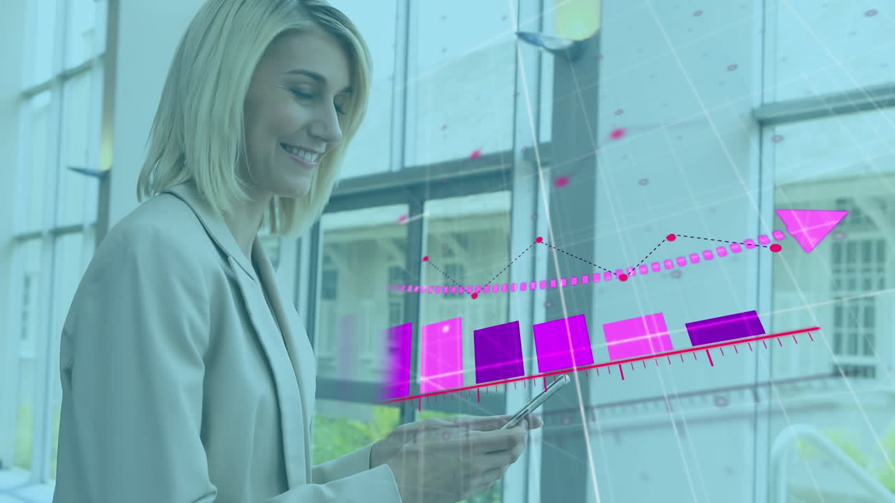 procesamiento de datos estadísticos y financieros contra mujeres caucásicas que usan teléfonos inteligentes en la oficina