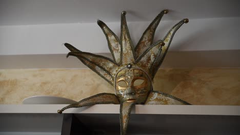 video de una hermosa mascara decorativa