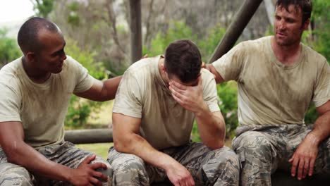 Militray-soldiers-consoling-their-teammate-at-boot-camp-4k