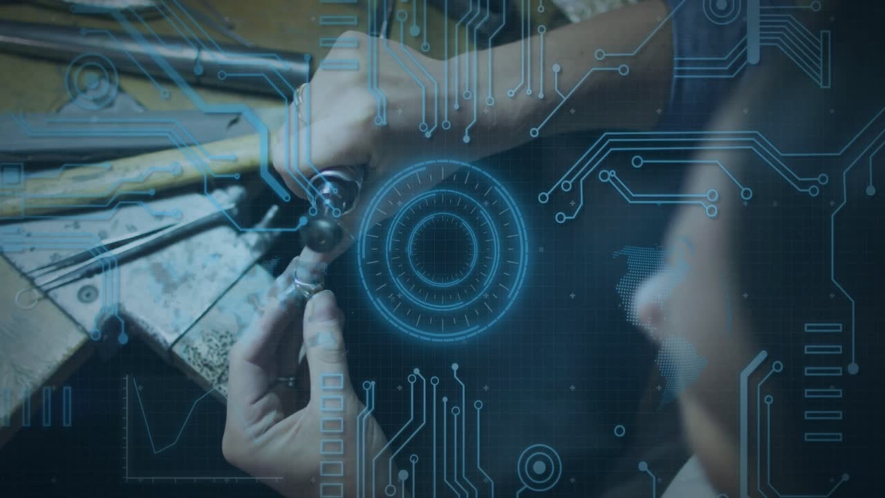 animación de escaneo de alcance y placa de circuito de computadora sobre hombre caucásico en el taller