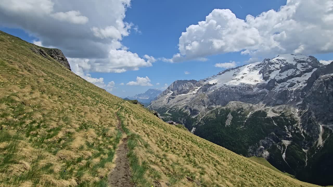 Viel dal Pan, Marmolada, sommer, fantastisk udsigt og smukt vejr i de italienske Dolomitter.