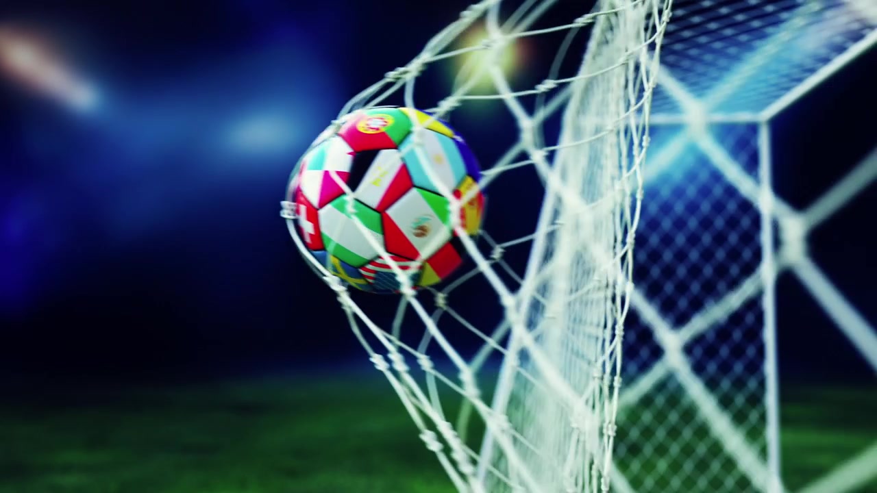 Bayraklı Renkli Futbol Topu Ağır Çekimde Gol Atıyor