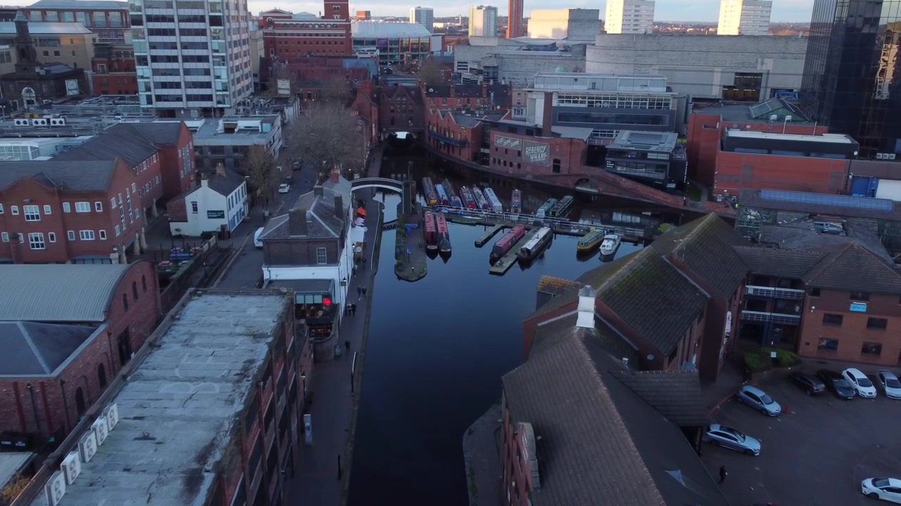 Birmingham Canal Old Line und das Gas Street Basin in Birmingham, England, UK. - Luftaufnahme.
