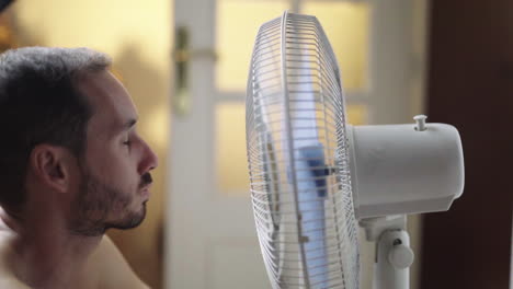 cooling barcelona summer heat using table fan