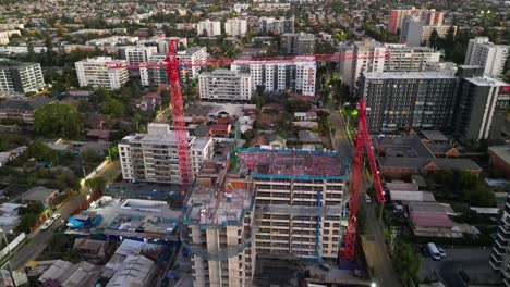 Edificio-En-Construcción-En-La-Comuna-De-Florida,-Región-Metropolitana,-País-Chile