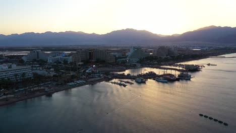 Vista-Aérea-De-Hoteles-Y-Resort-En-La-Costa-De-La-Ciudad-De-Eilat-En-El-Sur-De-Israel