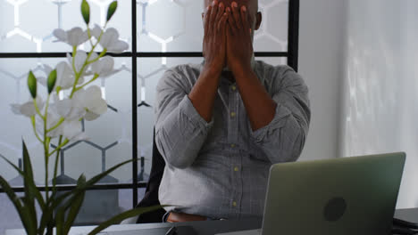 Stressed-businessman-sitting-on-desk-4k