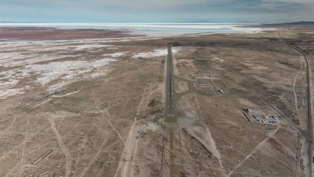 aeropuerto en el desierto de la ciudad de uyuni, bolivia