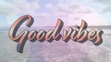 animación de las palabras buenas vibraciones escritas en letras rosadas sobre el cielo azul nublado y el mar