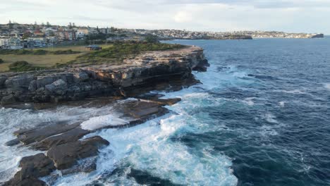 Ocean-Waves-Breaking-Against-Rocky-Peninsula-Of-Shark-Point-Near-Clovelly-Beach---Clovelly,-NSW,-Australia