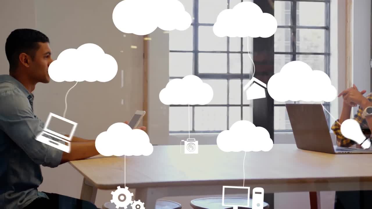 animación de nubes e iconos digitales sobre una mujer de negocios usando una computadora portátil