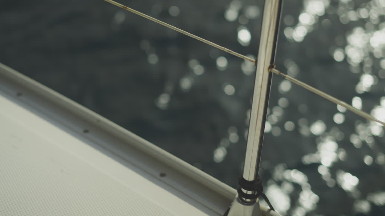 은 날 의 보트 갑판 철도