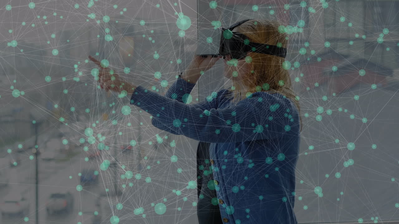 animación de la red de conexiones a través de una mujer de negocios caucásica usando auriculares vr