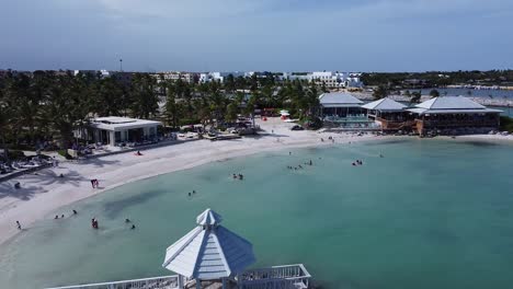 Punta-Cana,-Dominikanische-Republik---April-2023---Aufnahme-Von-Der-Drohne-Im-Yachthafen-Von-Punta-Cana,-Dominikanische-Republik