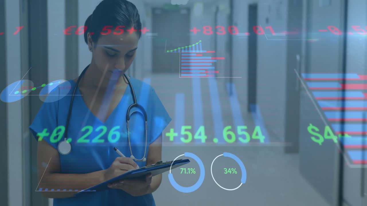 animación del procesamiento de datos financieros sobre una doctora biracial