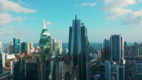 F-Und-F-Turm-Und-Zentraler-Turmwolkenkratzer-In-Panama-City,-Panama