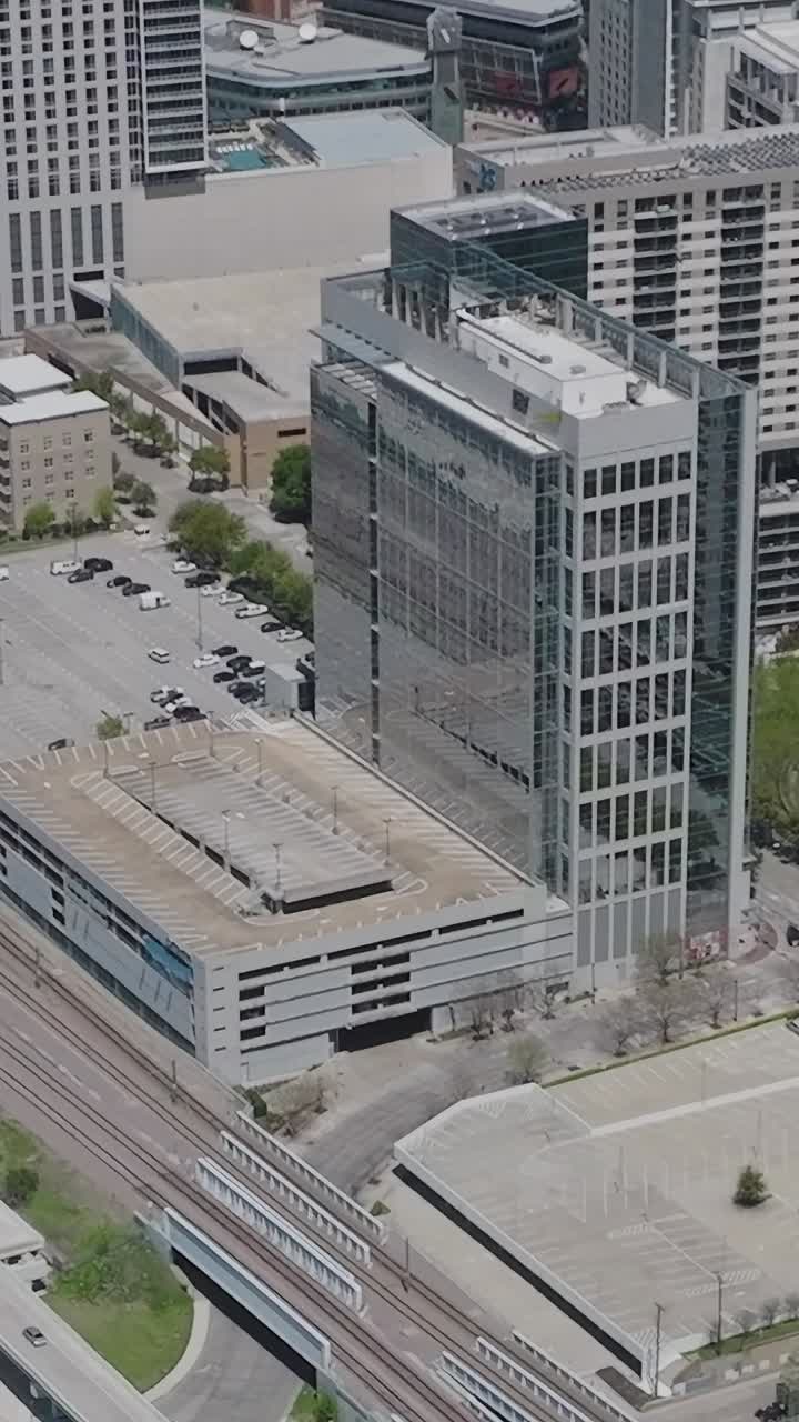 Vista do centro de Dallas, Texas, de cima, mostrando edifícios e ruas da cidade
