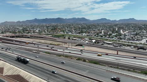 Amplia-Toma-Aérea-De-Carreteras-A-Lo-Largo-De-La-Frontera-Con-México.