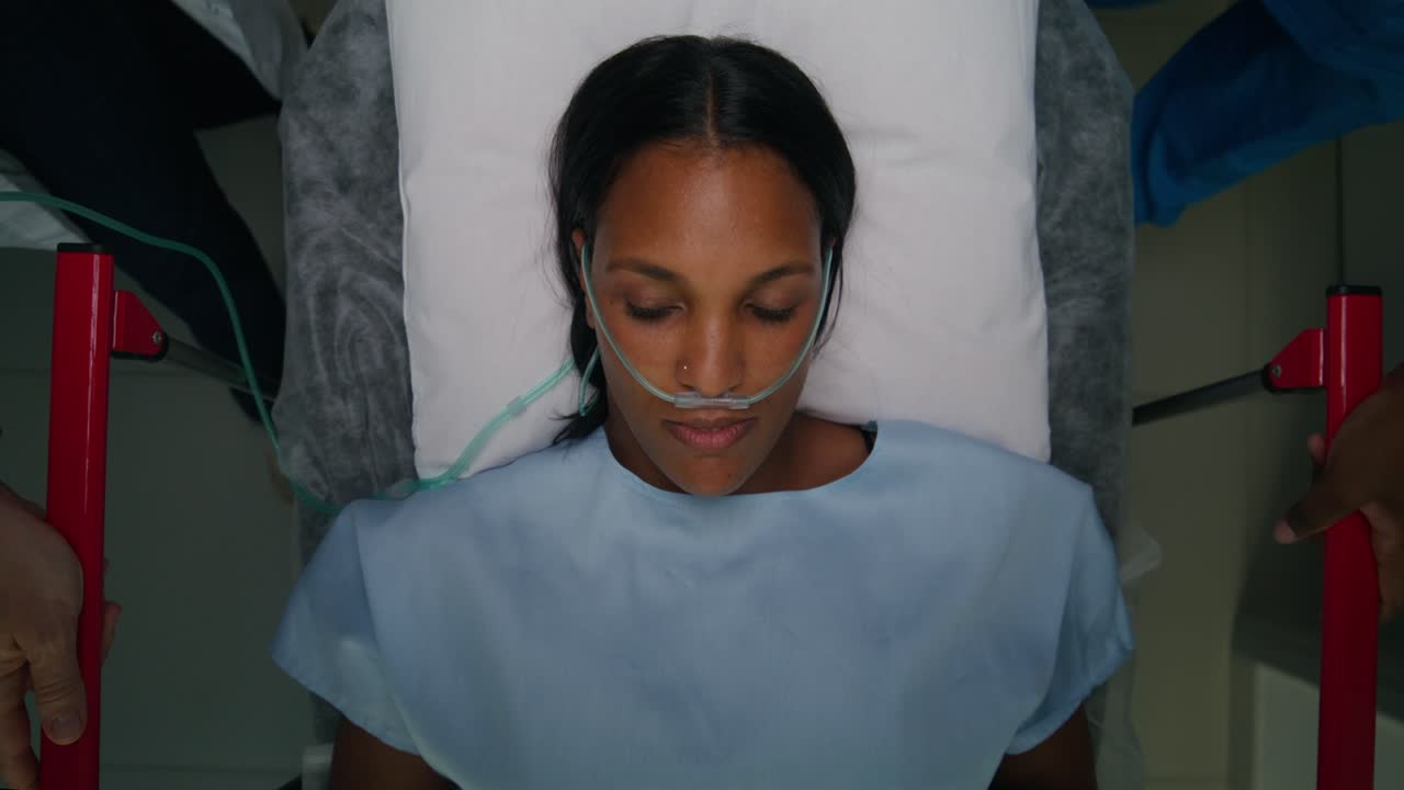 paciente en la sala de emergencias del hospital