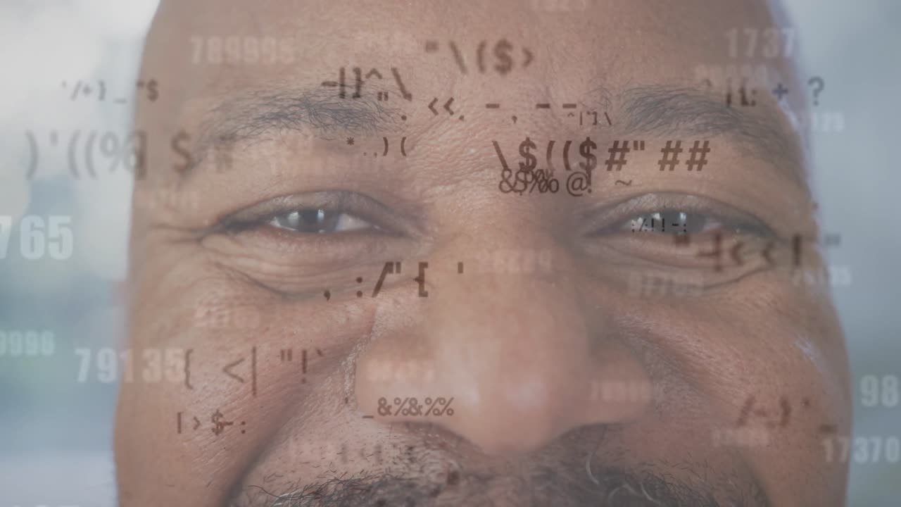 animación del procesamiento de datos médicos sobre un médico afroamericano en el hospital.