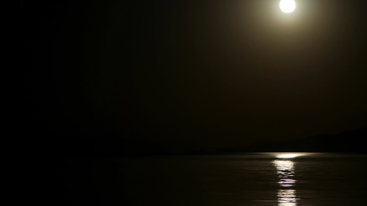 Moon rise timelapse at night