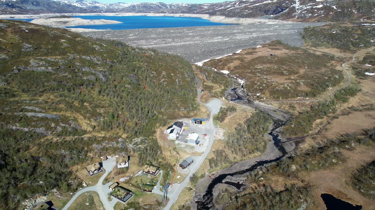 Sysendammen-reservoiret på Hardangervidda, Norge, der viser vandlagring og vandkraftlandskab