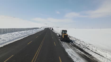 Snowplowing-Working-in-Asphalt