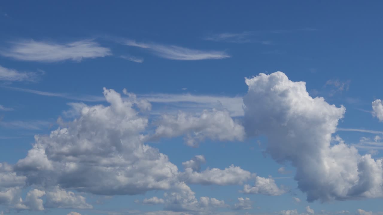 급속히 형성되고 사라지는 어리 구름