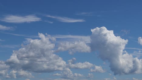 nubes de cúmulo que se forman y se disipan rápidamente
