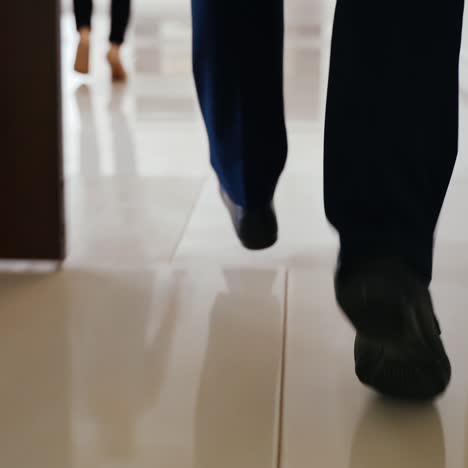 man in business clothes is running through the building to the workplace. late during working hours