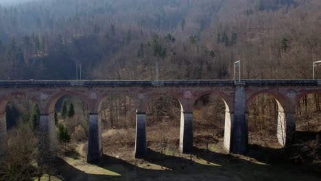 Zug-Brücke-Drohne-Ausziehen-Borovnica-Slowenien