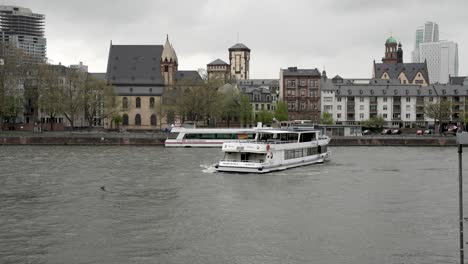 Shot-of-a-white-passenger-boat-on-Main-river-Frankfurt,-Germany-on-a-cloudy-day