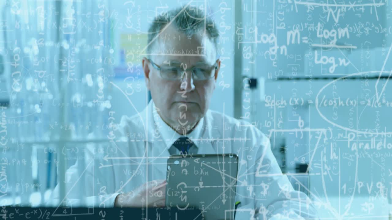 태블릿을 사용하는 남성 과학자 위에 수학 및 과학 공식의 애니메이션