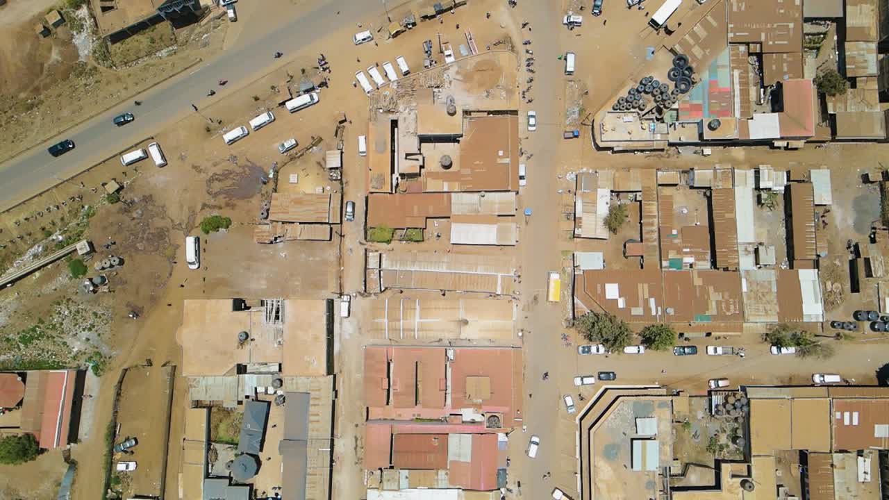 케냐의 나이로비 교외의 빈민촌인 로이토토크 (loytoktok) 의 조류의 공중 풍경