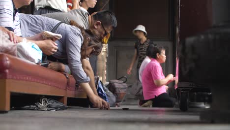 Praying-Stones-Lungshan-Temple-Taipei-02